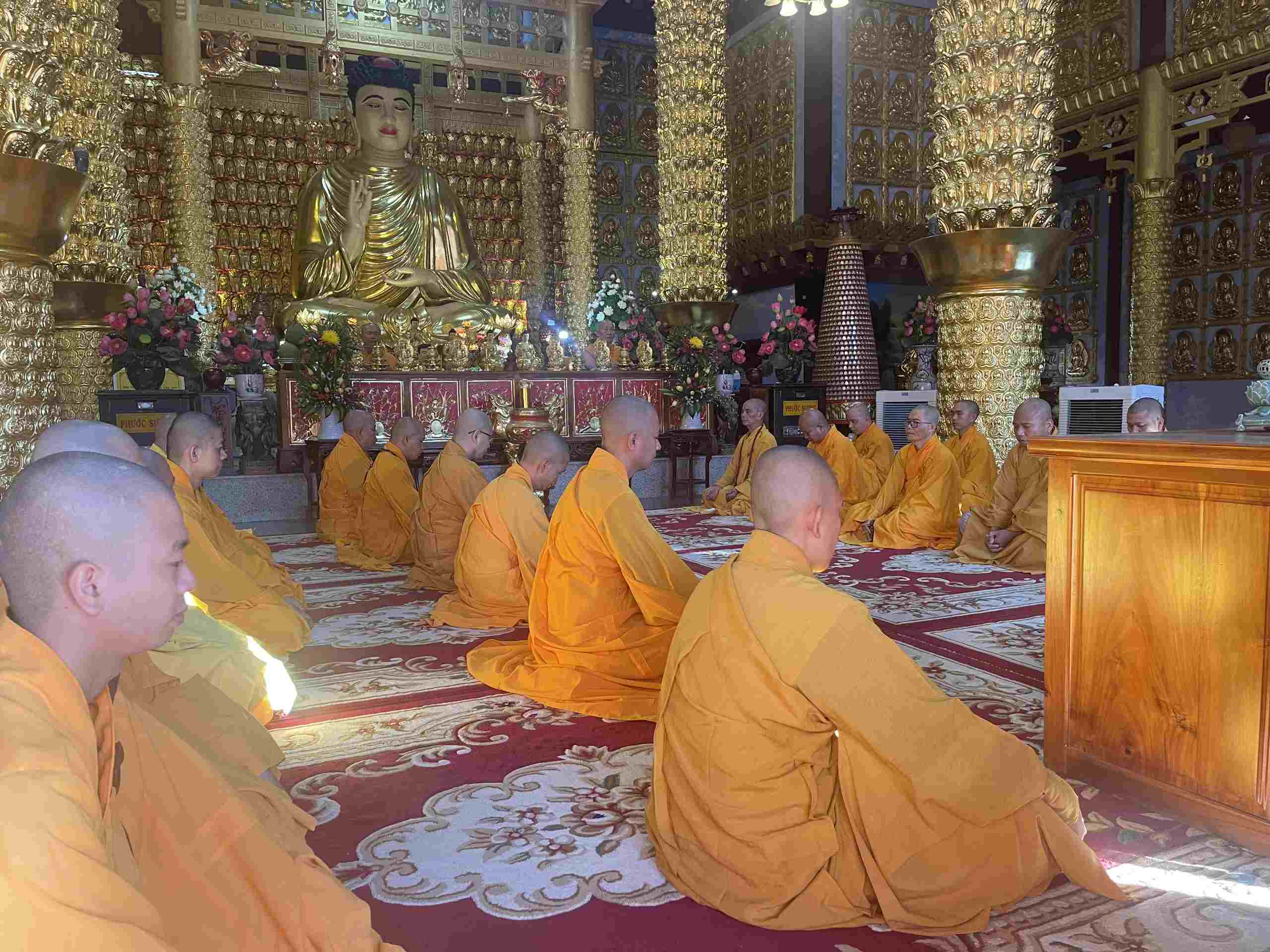 Chư Tăng thành phố Quy Nhơn Bố tát định kỳ tháng 7 năm Quý Mão.